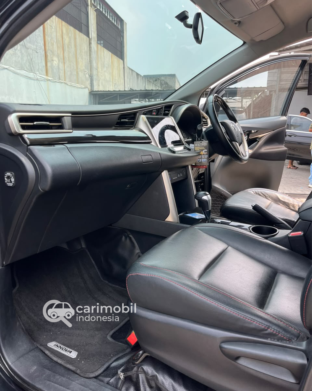 Toyota Innova Venturer 2.4 9