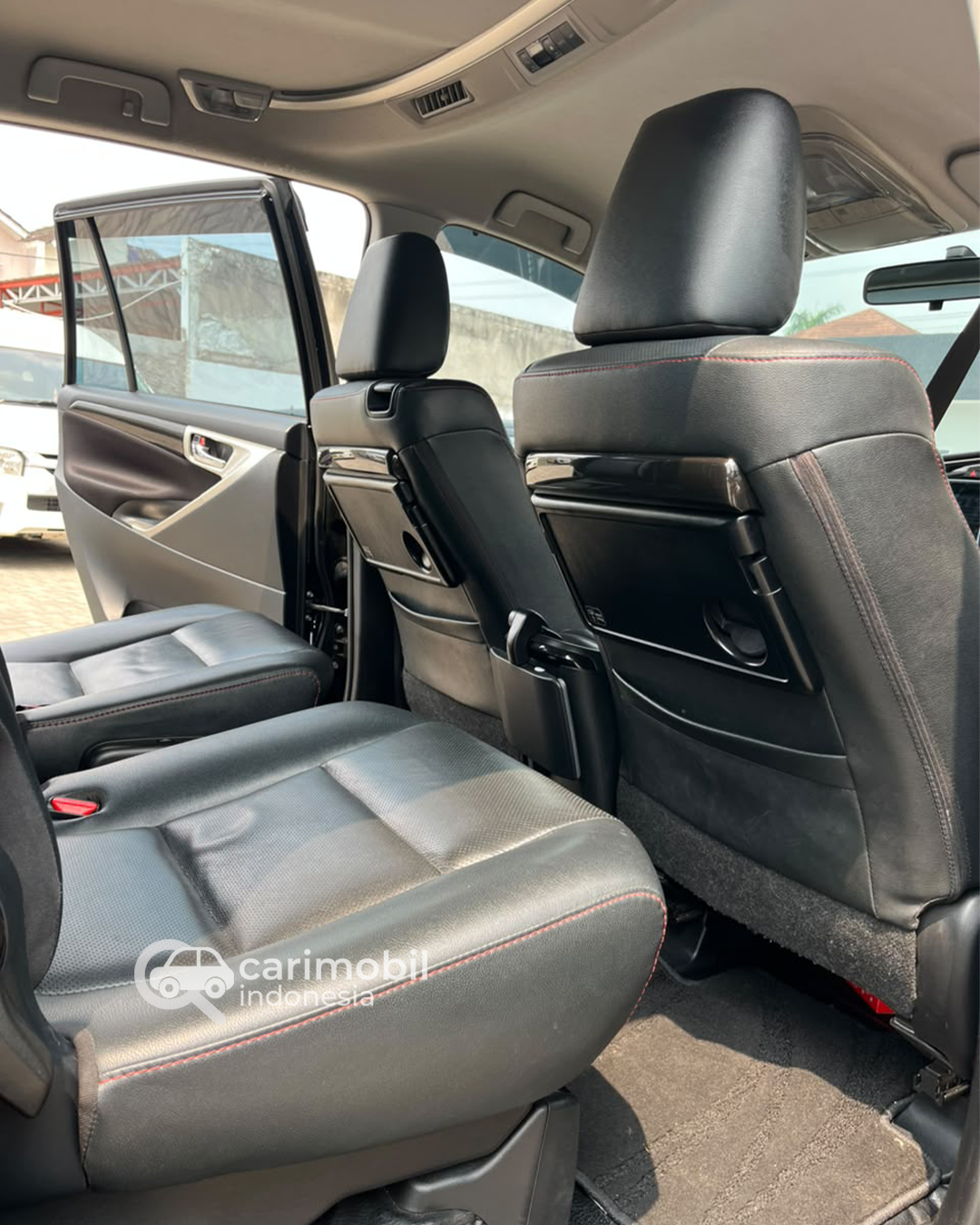Toyota Innova Venturer 2.4 10