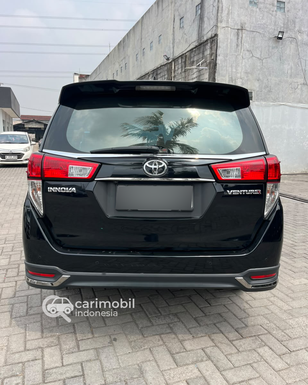 Toyota Innova Venturer 2.4 12